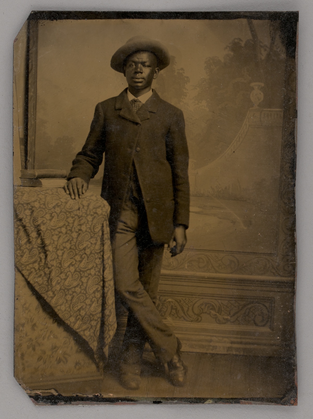 Untitled (Portrait of a Standing Man) — Artista ignoto