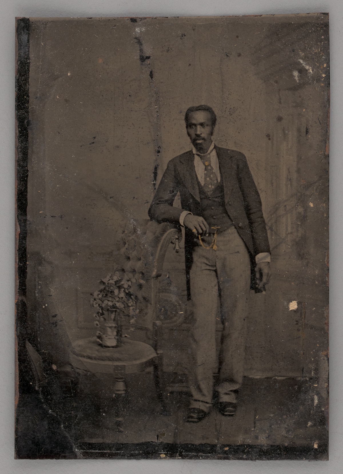 Untitled (Portrait of a Standing Man) — Artiste inconnu