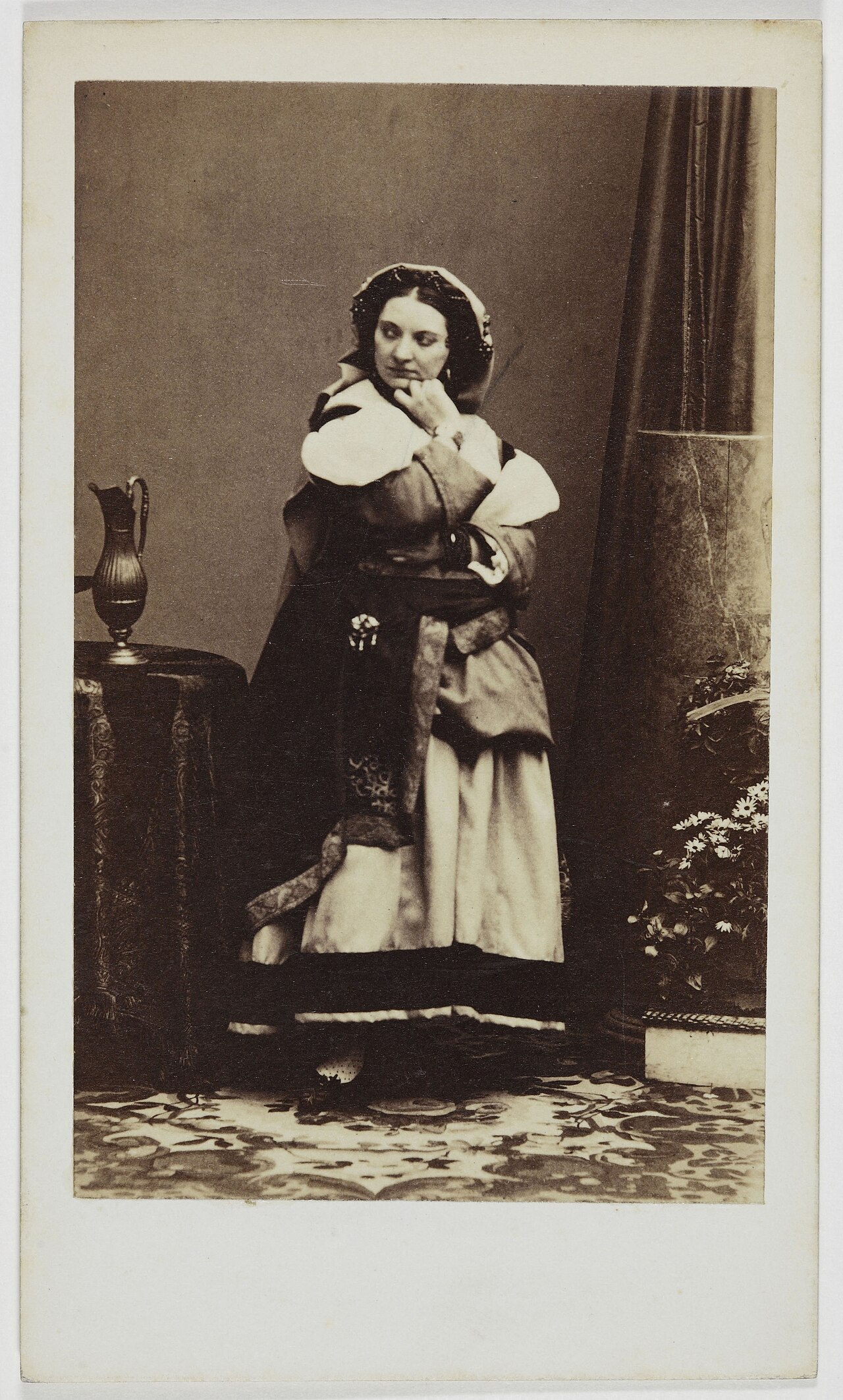Portrait d'Aguillon, (Marthe Léocadie Baumann), (vers 1827-), (actrice), PH46089 (1 of 2) — André-Adolphe-Eugène Disdéri