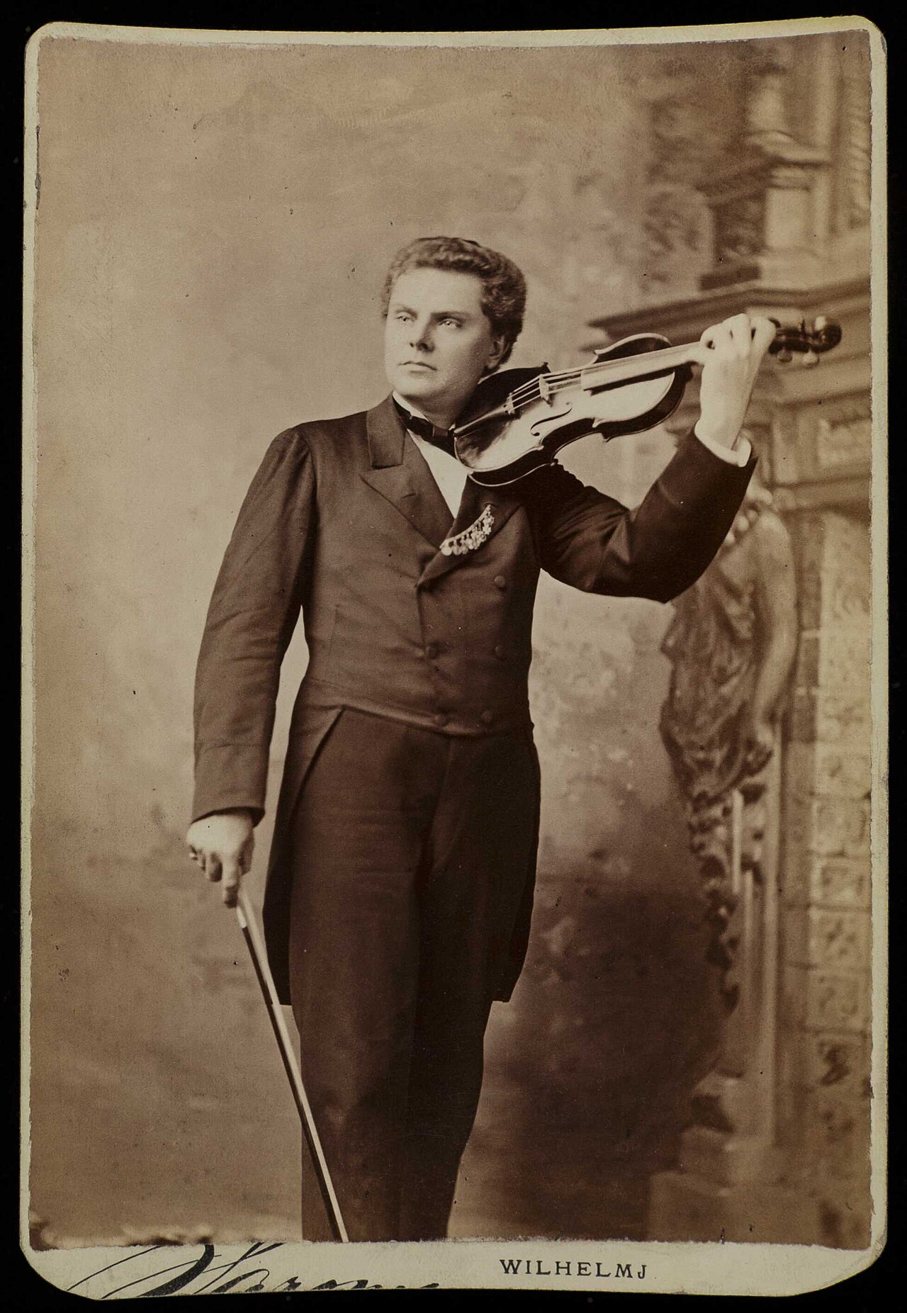 August Wilhelmj, photo by Sarony, 1879 (Newberry Library, Westervelt Coll) — Napoleon Sarony
