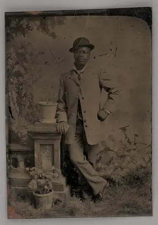 Untitled (Portrait of a Standing Man) — Unbekannter Künstler