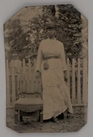 Untitled (Portrait of a Standing Woman) — Unbekannter Künstler